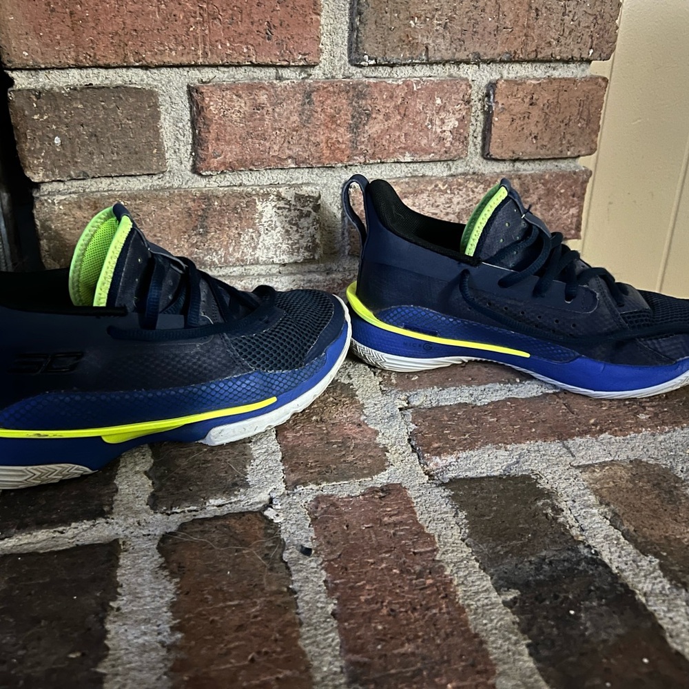 Boys Under Armor Steph Curry Shoes
